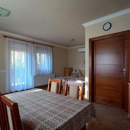 Nefelejcs Fagyizó és Apartmanház Kistolmacs Exterior foto