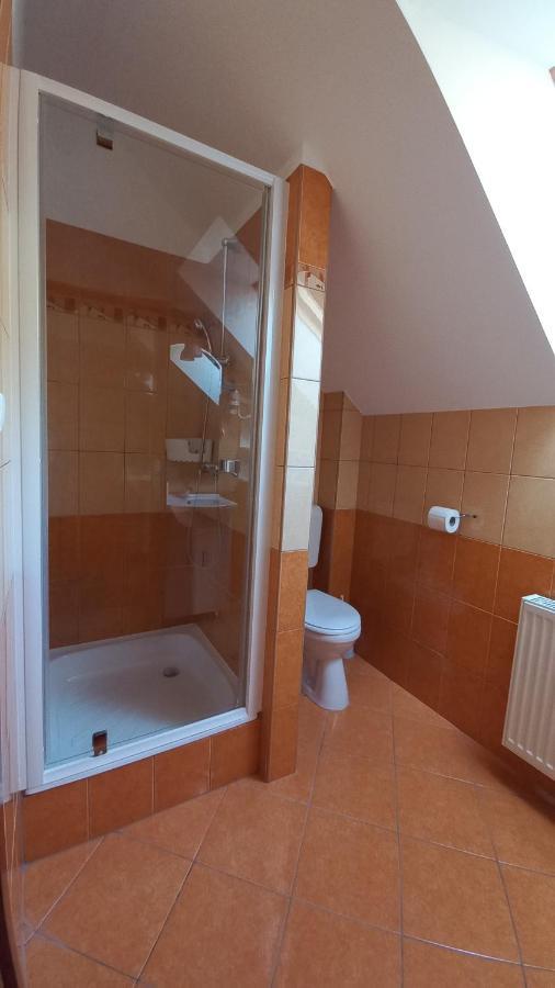 Nefelejcs Fagyizó és Apartmanház Kistolmacs Exterior foto
