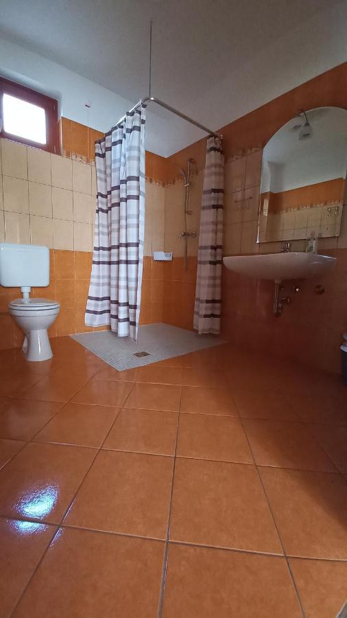 Nefelejcs Fagyizó és Apartmanház Kistolmacs Exterior foto