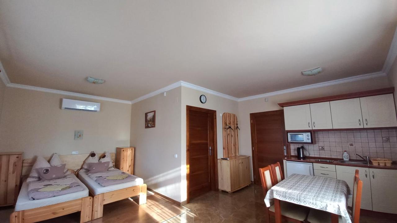Nefelejcs Fagyizó és Apartmanház Kistolmacs Exterior foto