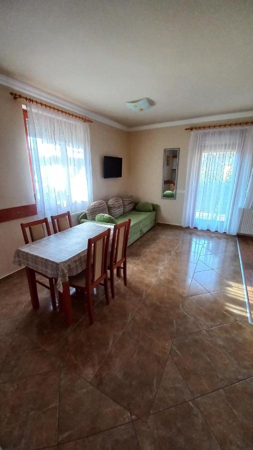 Nefelejcs Fagyizó és Apartmanház Kistolmacs Exterior foto