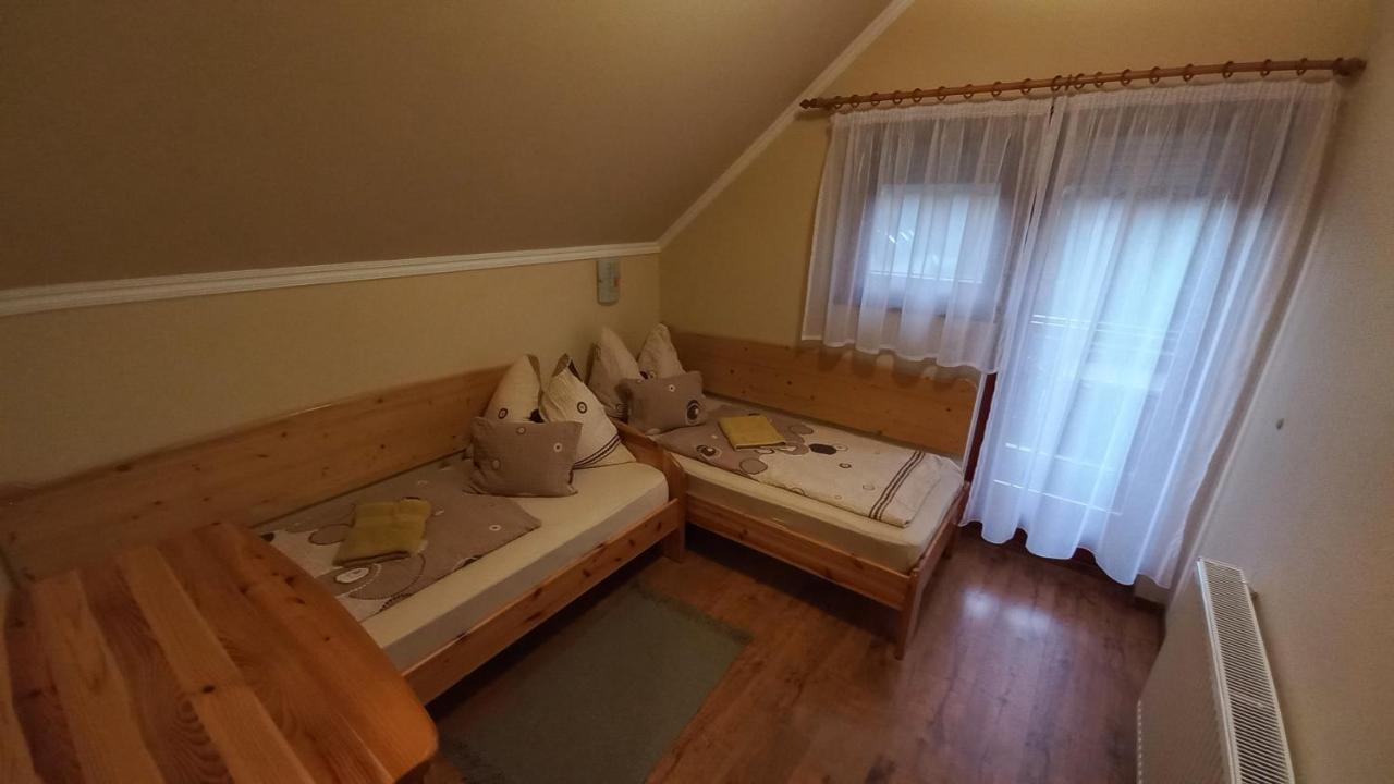 Nefelejcs Fagyizó és Apartmanház Kistolmacs Exterior foto