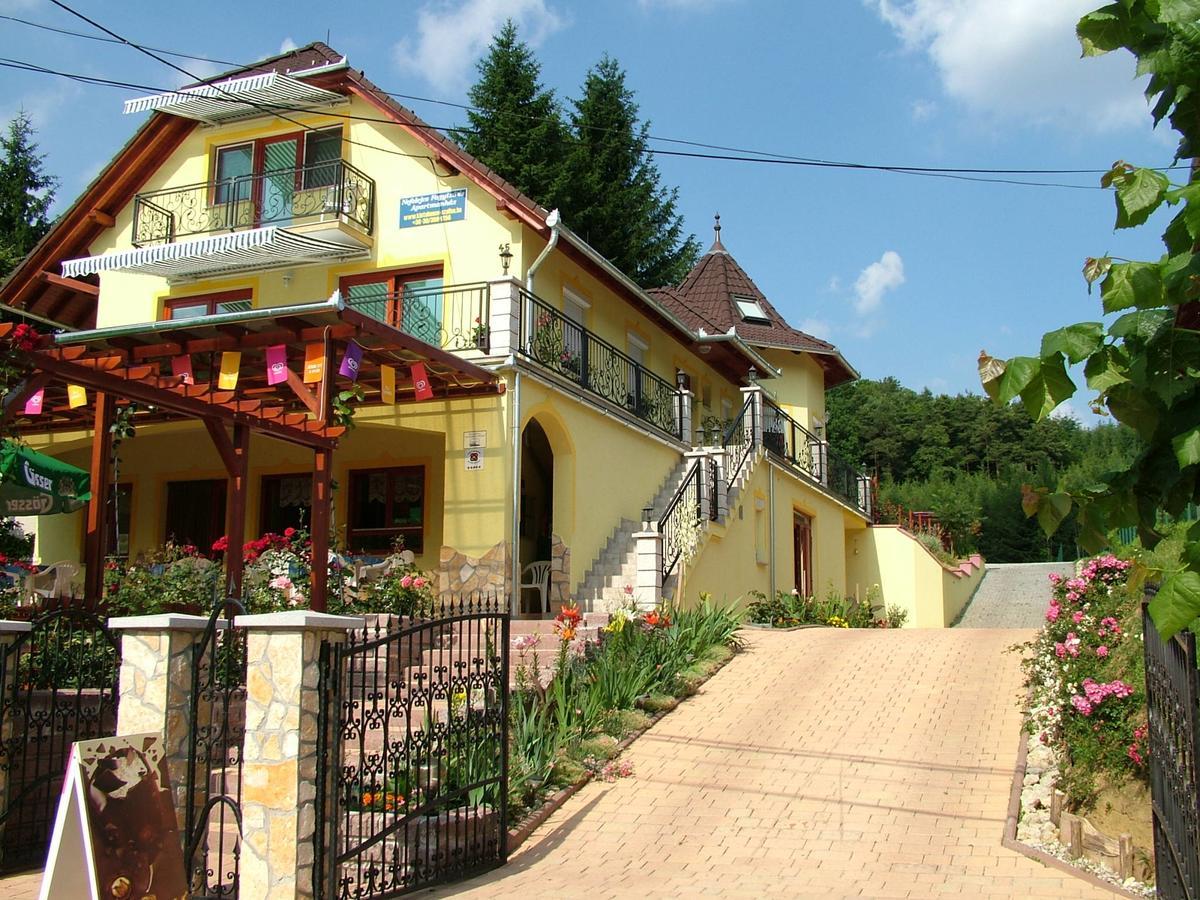Nefelejcs Fagyizó és Apartmanház Kistolmacs Exterior foto