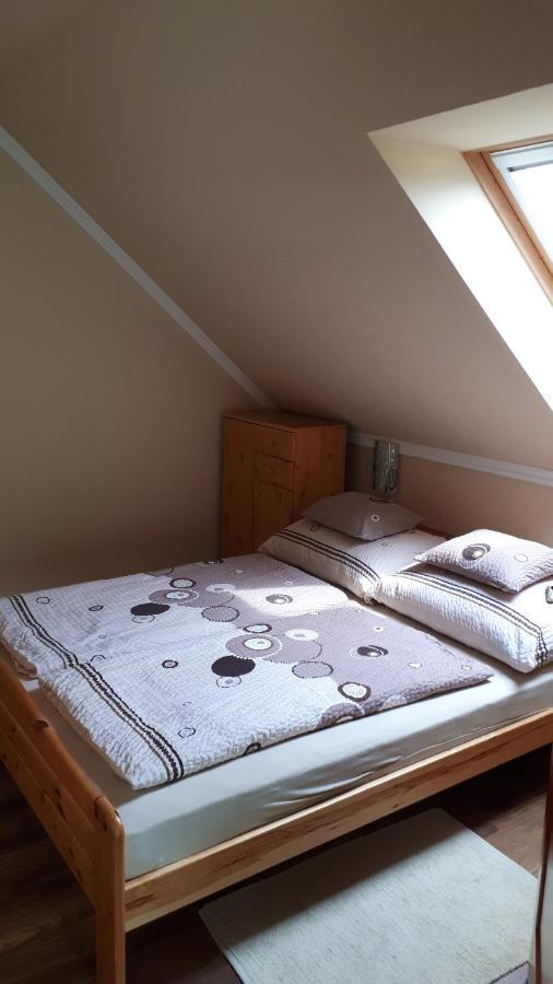 Nefelejcs Fagyizó és Apartmanház Kistolmacs Exterior foto