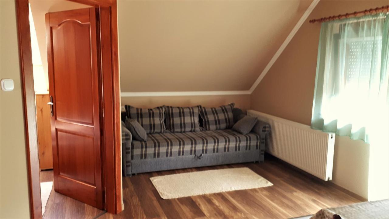 Nefelejcs Fagyizó és Apartmanház Kistolmacs Exterior foto