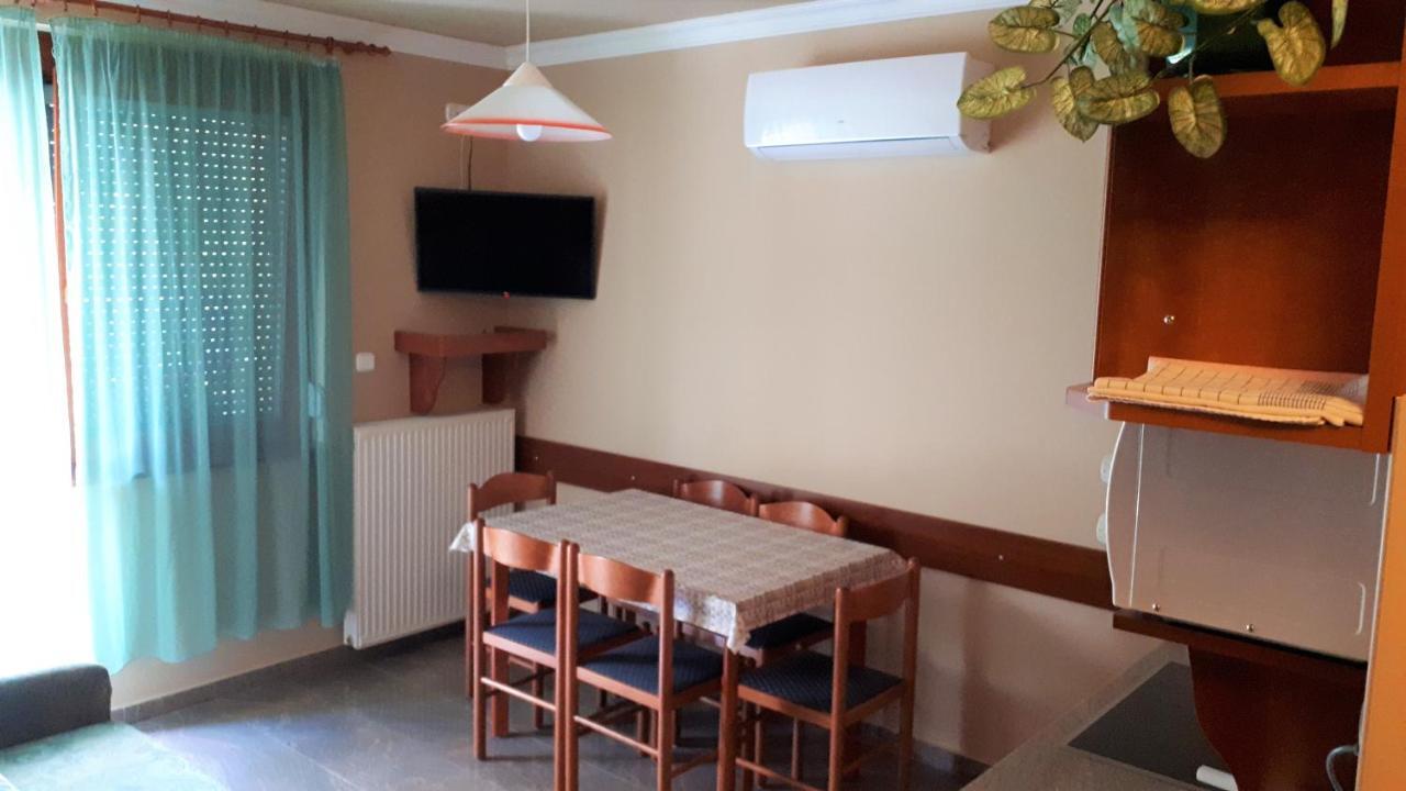 Nefelejcs Fagyizó és Apartmanház Kistolmacs Exterior foto