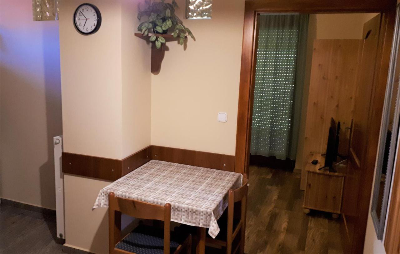Nefelejcs Fagyizó és Apartmanház Kistolmacs Exterior foto