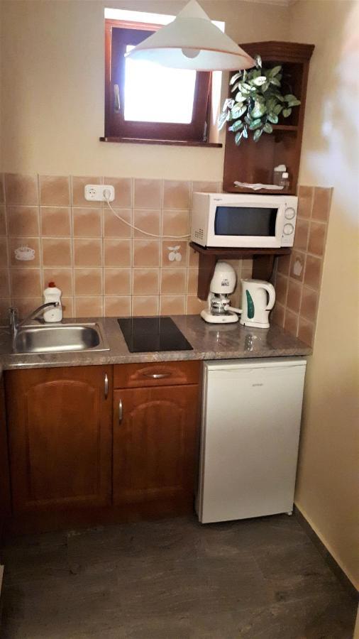 Nefelejcs Fagyizó és Apartmanház Kistolmacs Exterior foto